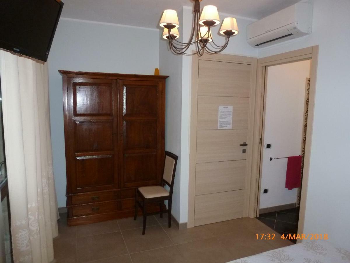 Emozioni D'Estate Bed & Breakfast Pula Exterior photo