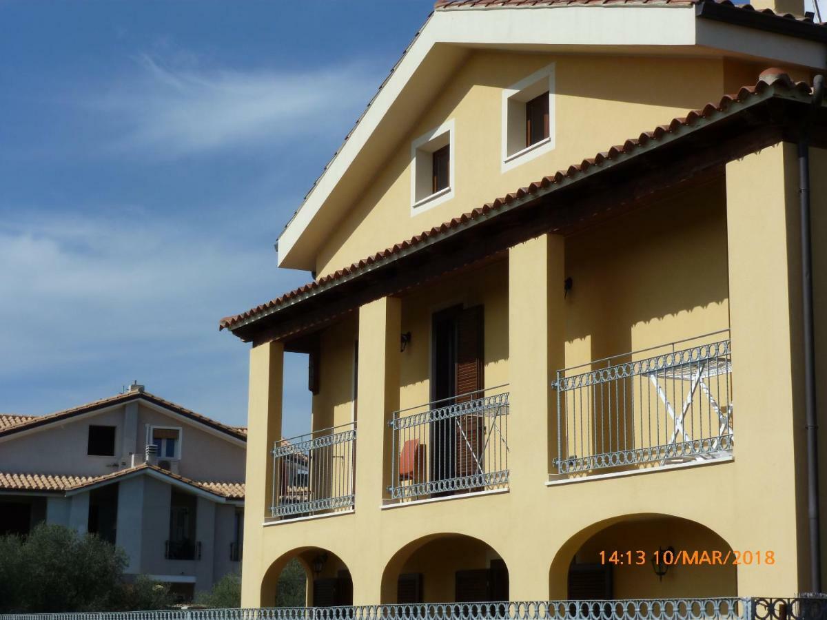 Emozioni D'Estate Bed & Breakfast Pula Exterior photo