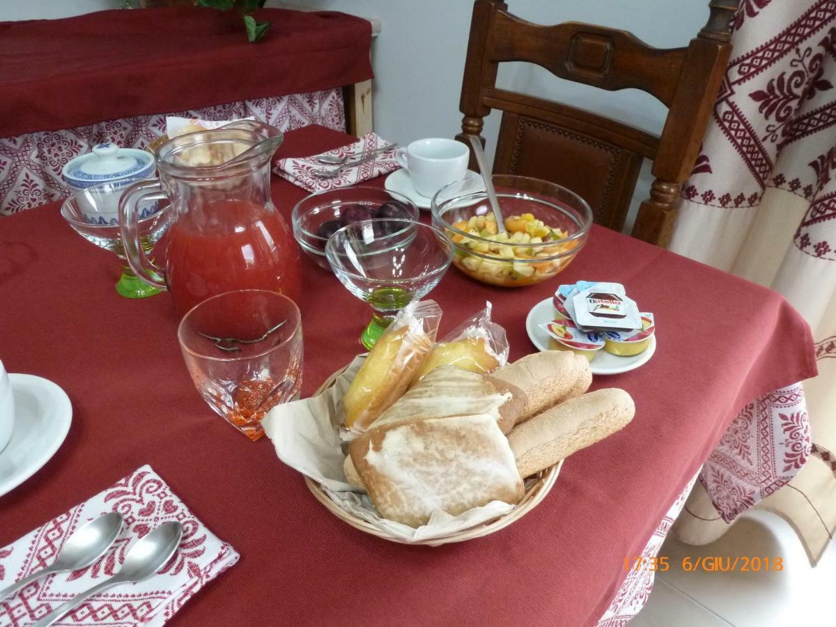 Emozioni D'Estate Bed & Breakfast Pula Exterior photo